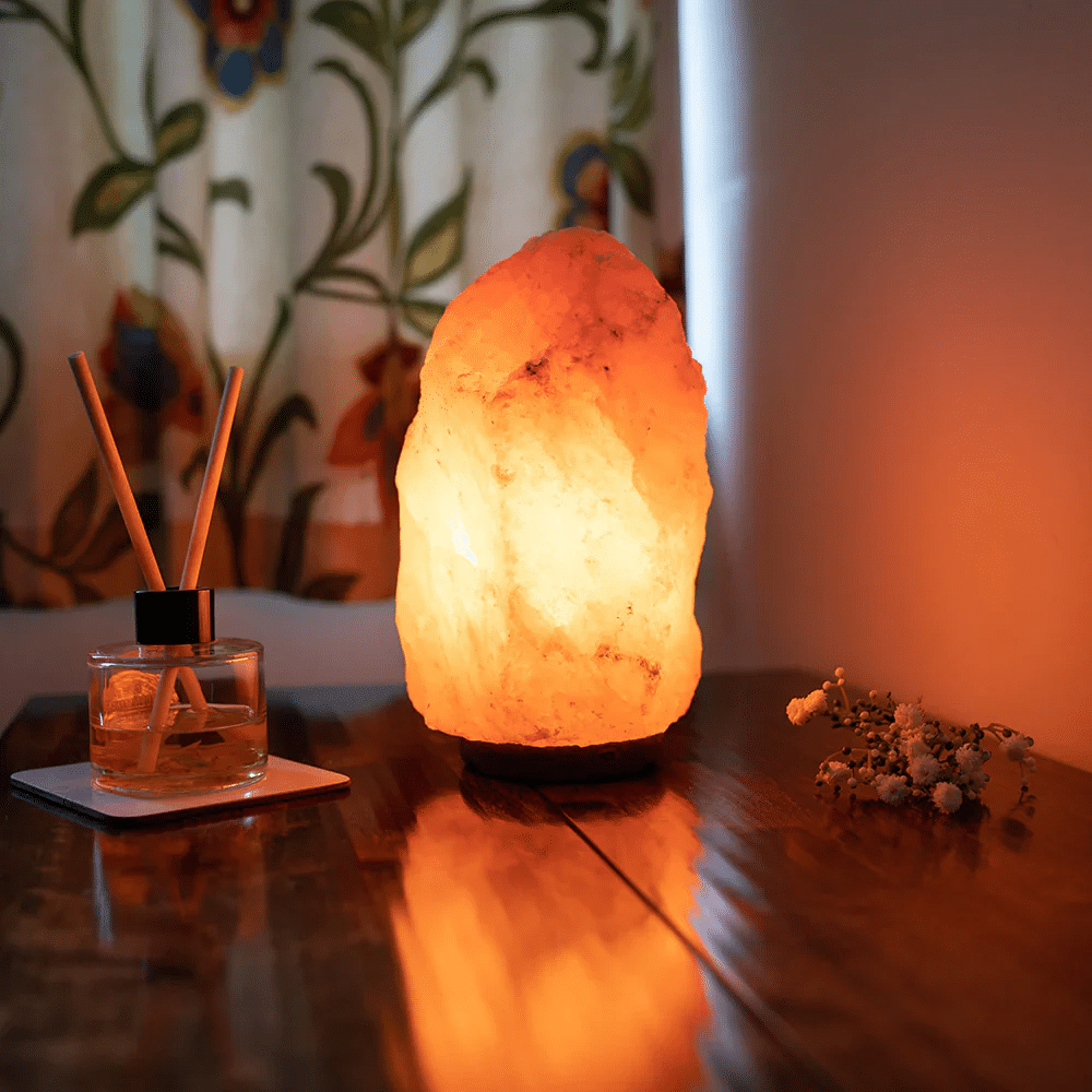 Lampa de sare 3-5 kg, lumina de veghe, Bec cu fasung E14, Intrerupator, Suport lemn